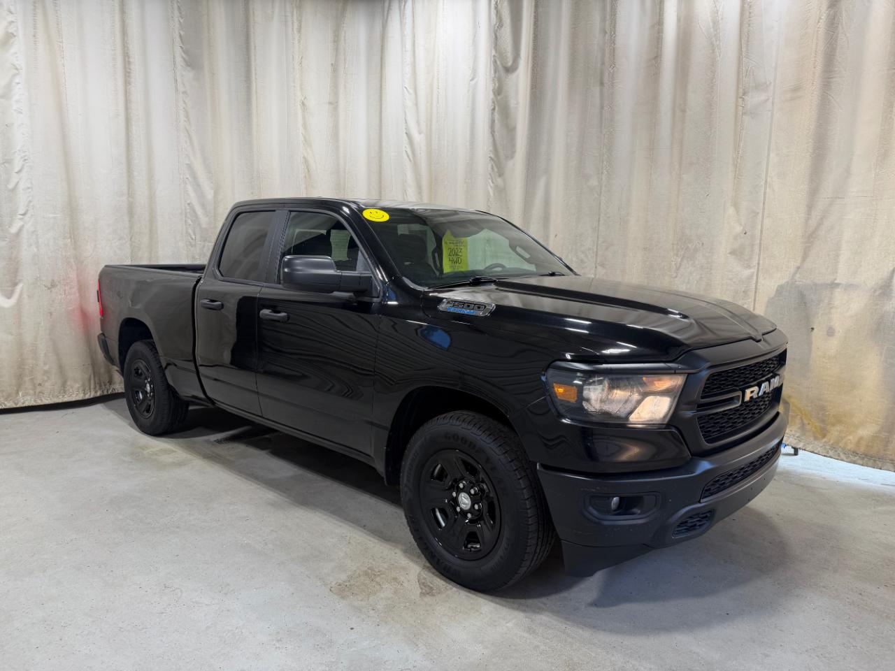 RAM 1500 Tradesman 4x4 Quad Cab 6'4" Box 2023