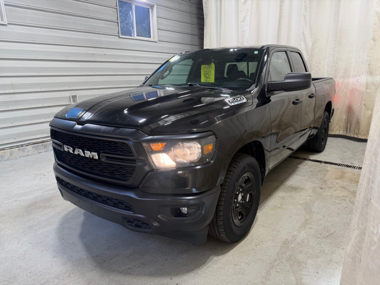 RAM 1500 Tradesman 4x4 Quad Cab 6'4" Box 2023