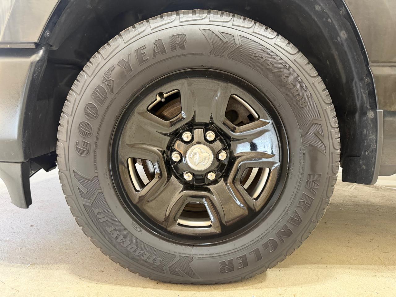 RAM 1500 Tradesman 4x4 Quad Cab 6'4" Box 2023
