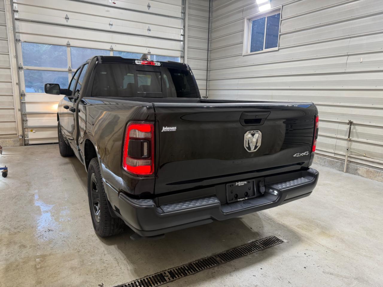 RAM 1500 Tradesman 4x4 Quad Cab 6'4" Box 2023