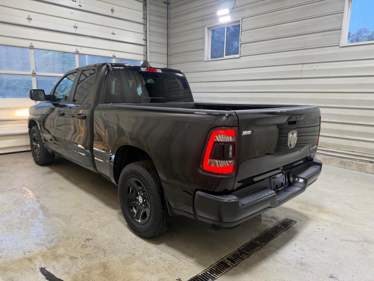 RAM 1500 Tradesman 4x4 Quad Cab 6'4" Box 2023