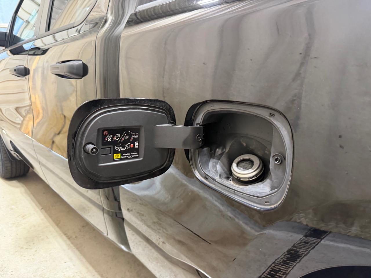 RAM 1500 Tradesman 4x4 Quad Cab 6'4" Box 2023