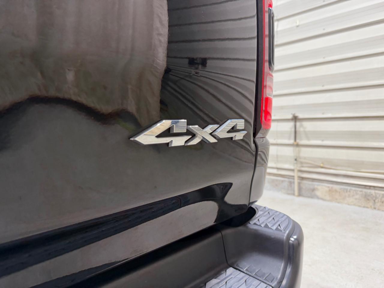 RAM 1500 Tradesman 4x4 Quad Cab 6'4" Box 2023