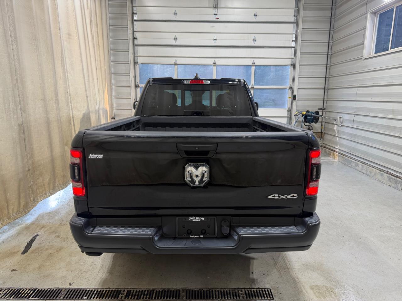 RAM 1500 Tradesman 4x4 Quad Cab 6'4" Box 2023