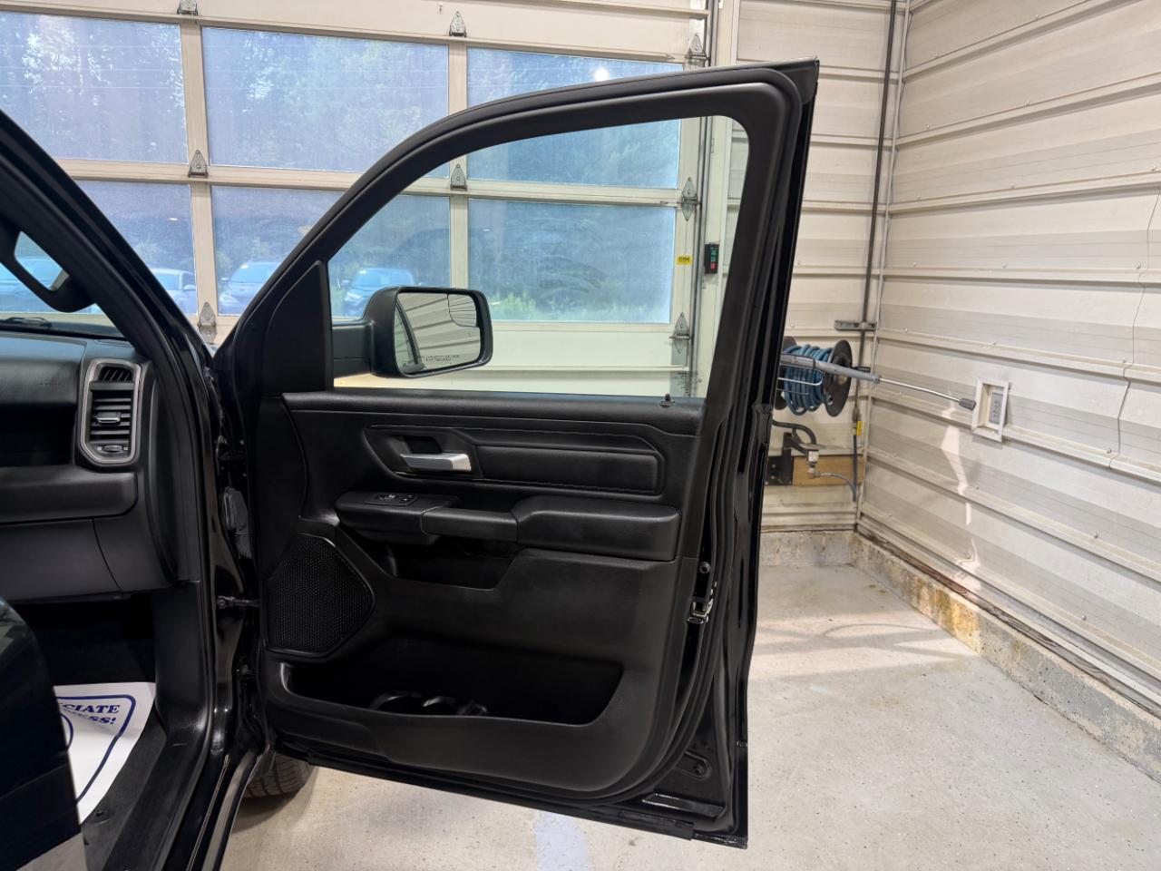 RAM 1500 Tradesman 4x4 Quad Cab 6'4" Box 2023