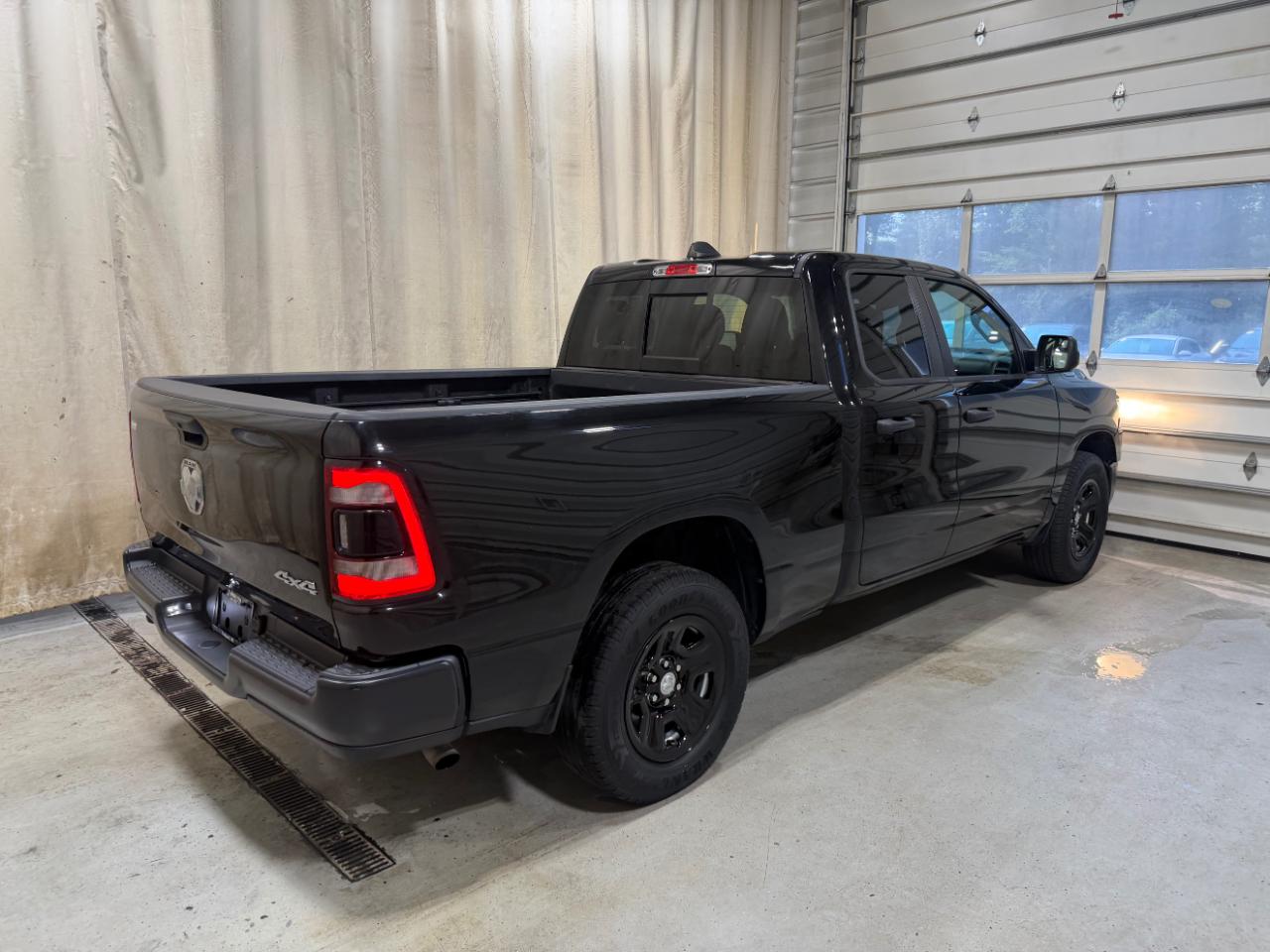 RAM 1500 Tradesman 4x4 Quad Cab 6'4" Box 2023