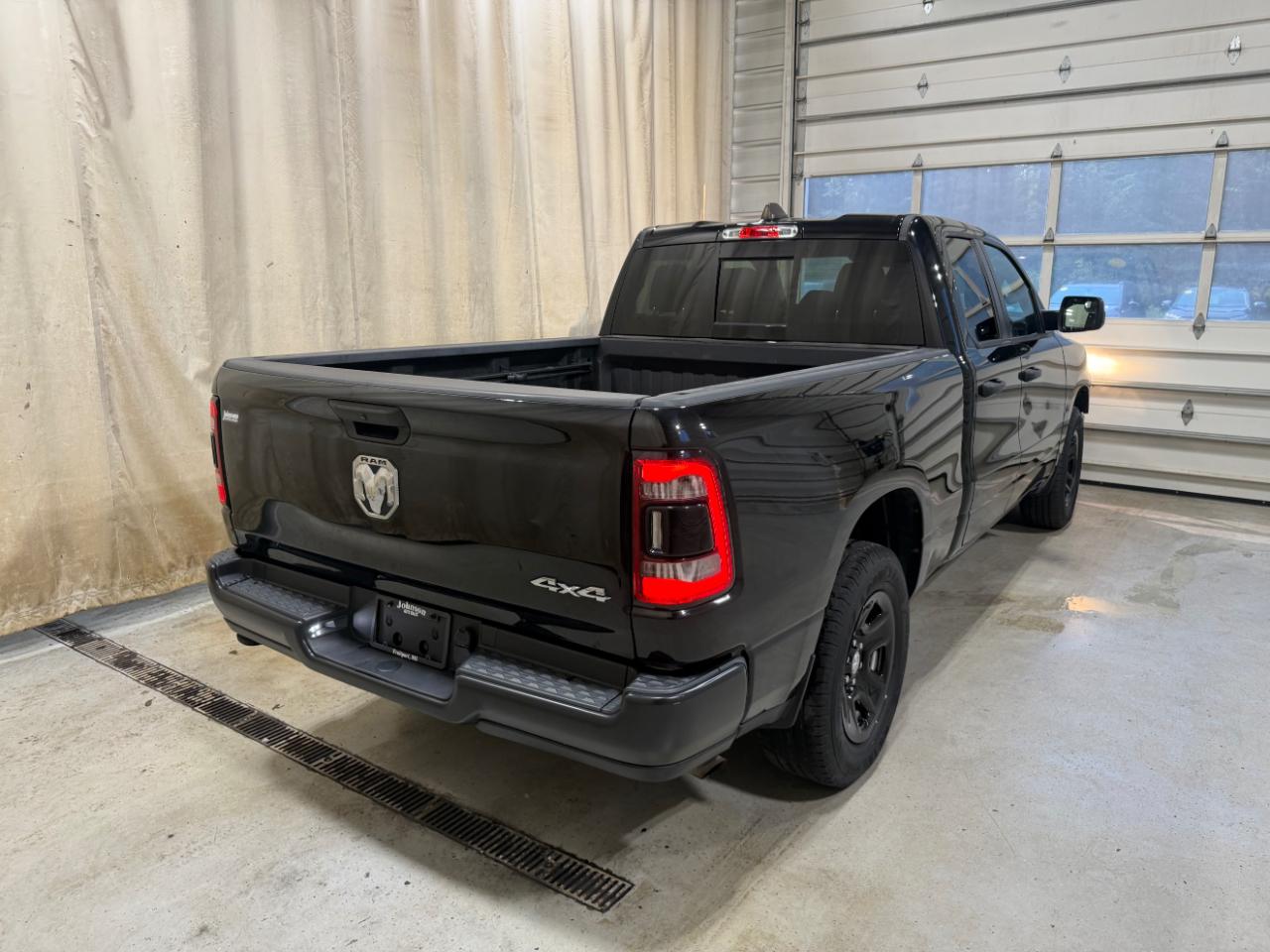 RAM 1500 Tradesman 4x4 Quad Cab 6'4" Box 2023