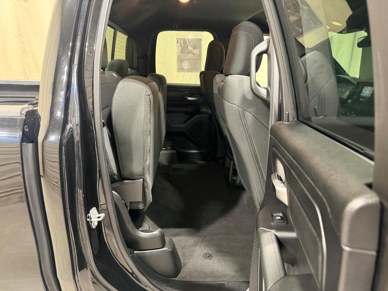 RAM 1500 Tradesman 4x4 Quad Cab 6'4" Box 2023