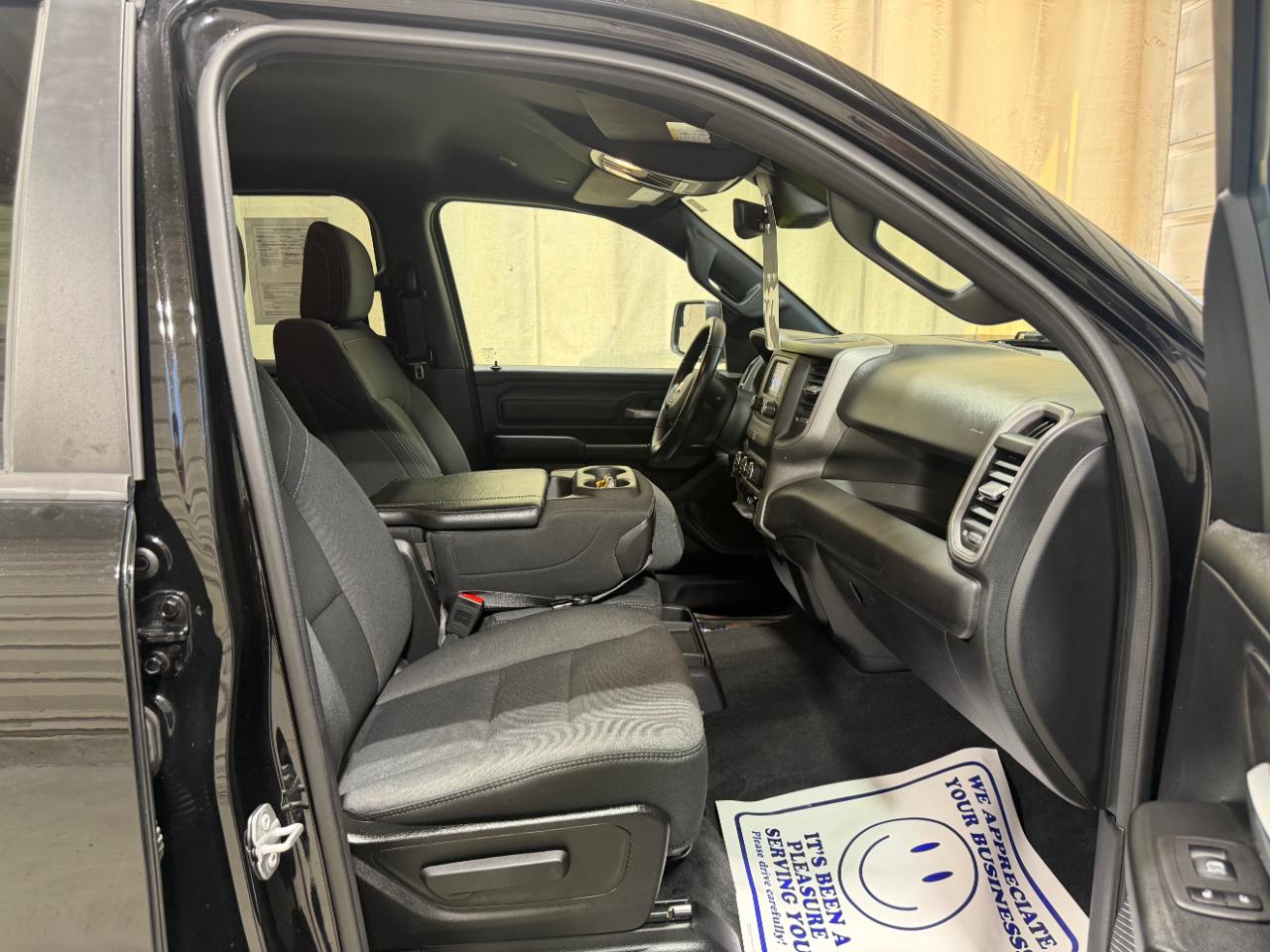 RAM 1500 Tradesman 4x4 Quad Cab 6'4" Box 2023