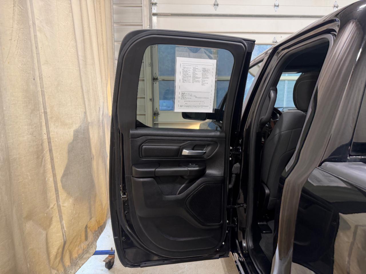 RAM 1500 Tradesman 4x4 Quad Cab 6'4" Box 2023