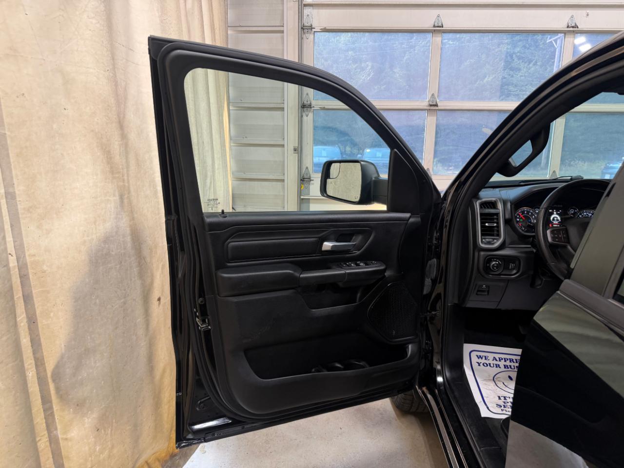 RAM 1500 Tradesman 4x4 Quad Cab 6'4" Box 2023