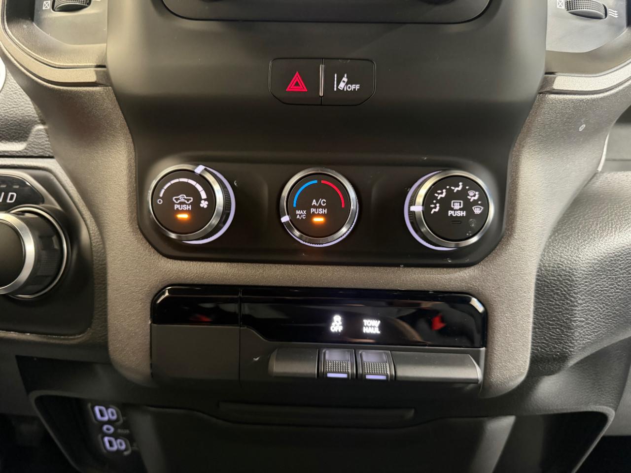 RAM 1500 Tradesman 4x4 Quad Cab 6'4" Box 2023