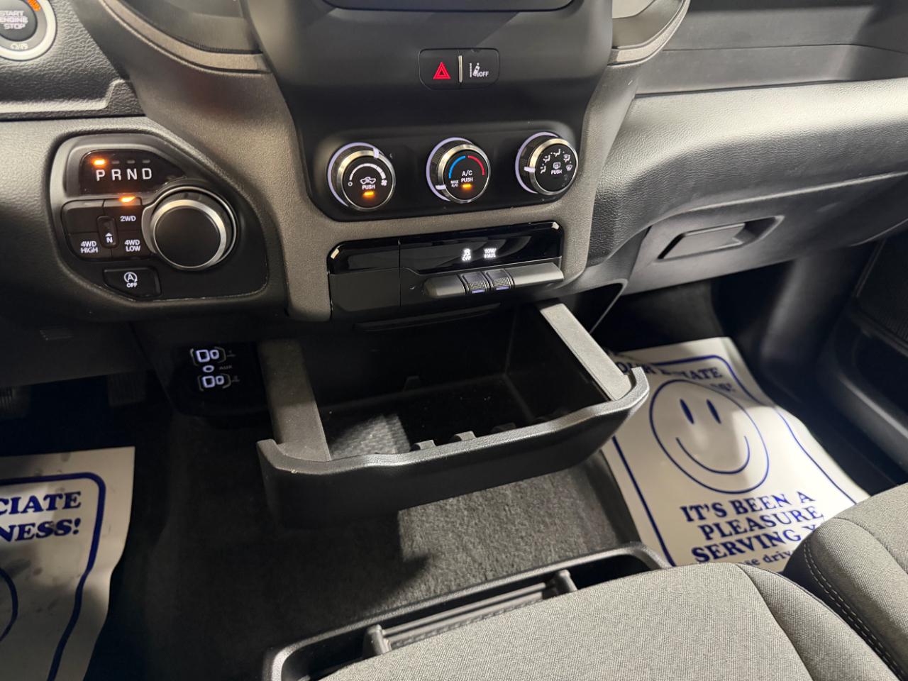 RAM 1500 Tradesman 4x4 Quad Cab 6'4" Box 2023