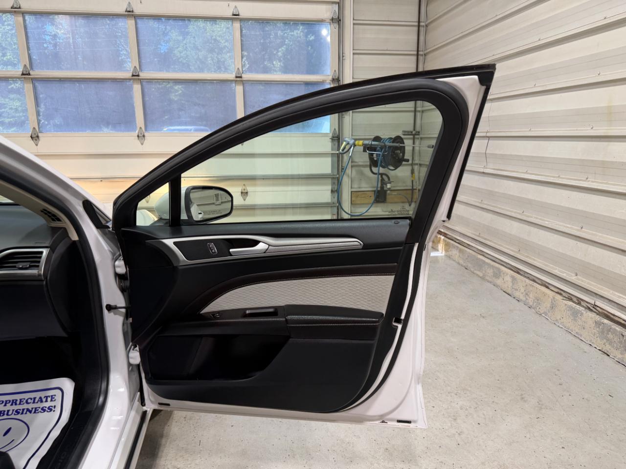 Ford Fusion SE FWD 2020