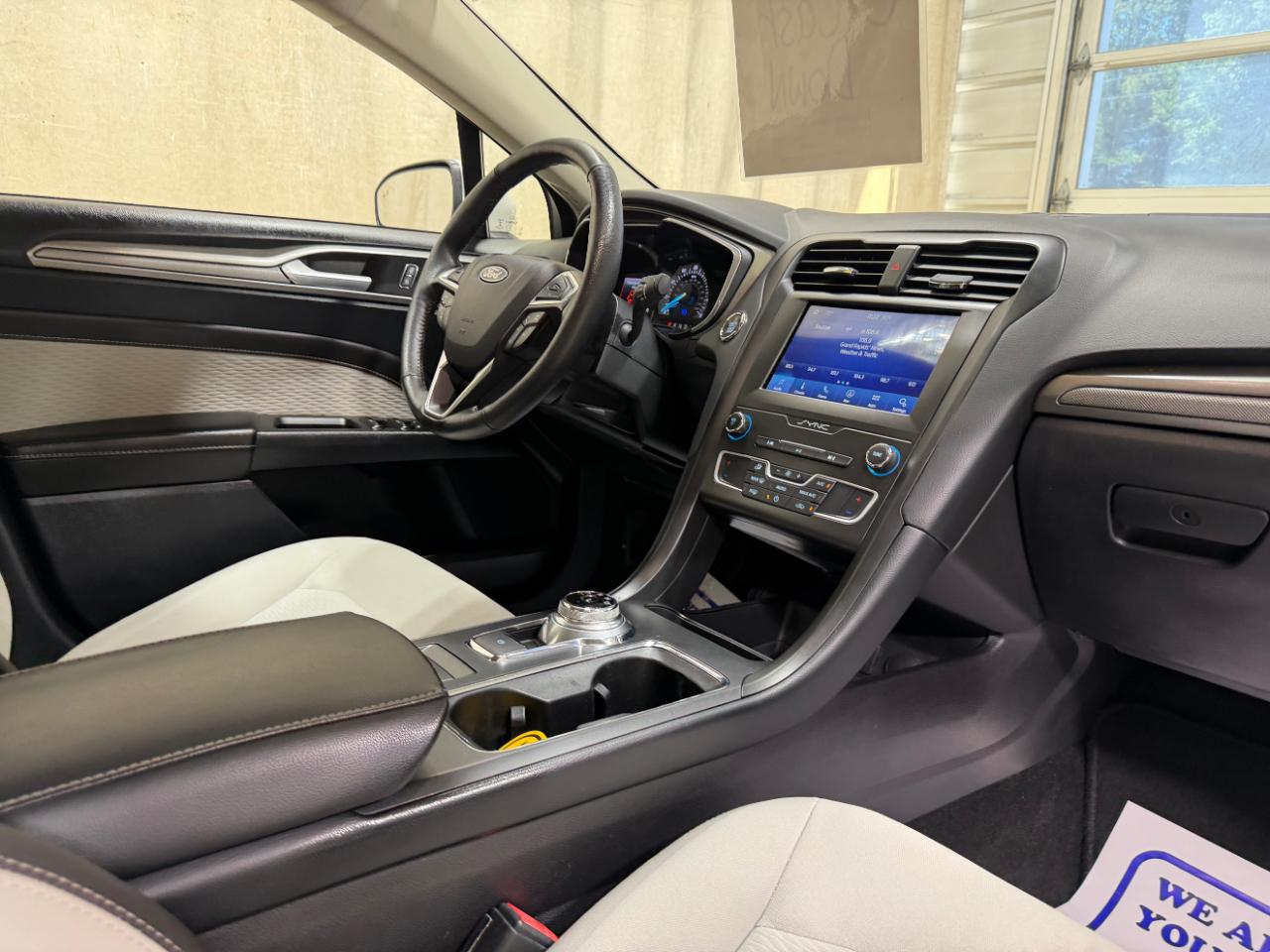 Ford Fusion SE FWD 2020