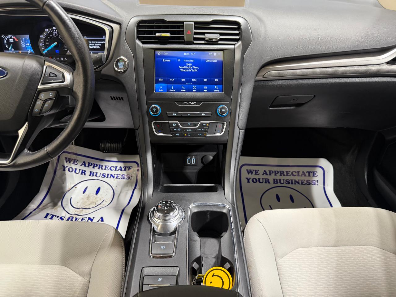 Ford Fusion SE FWD 2020