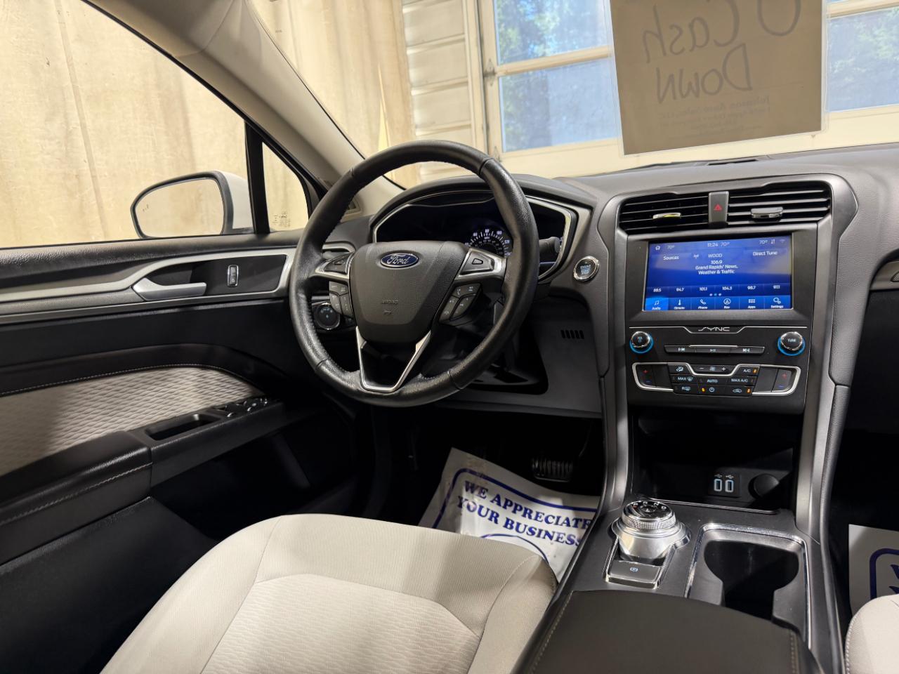 Ford Fusion SE FWD 2020