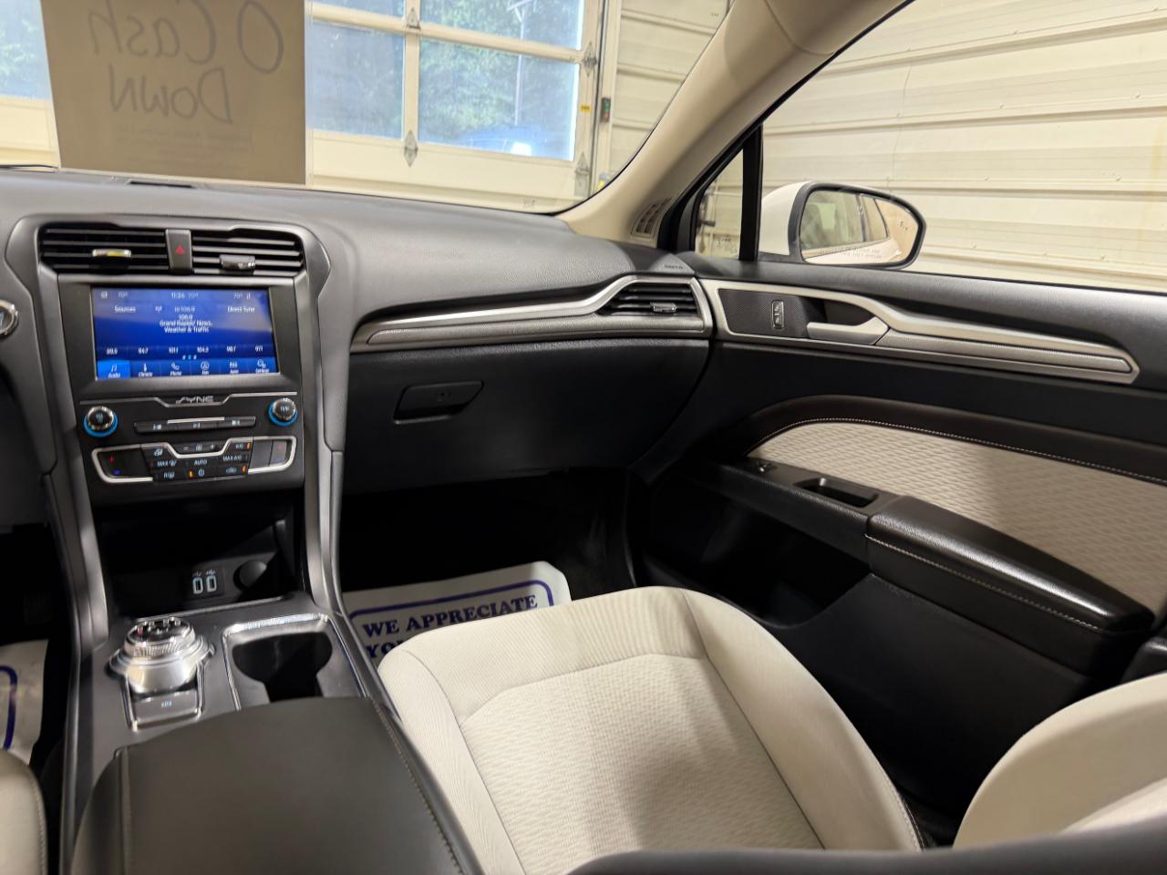 Ford Fusion SE FWD 2020