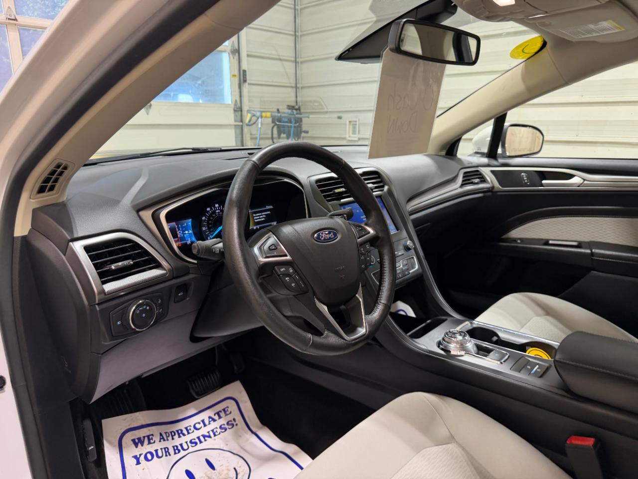 Ford Fusion SE FWD 2020