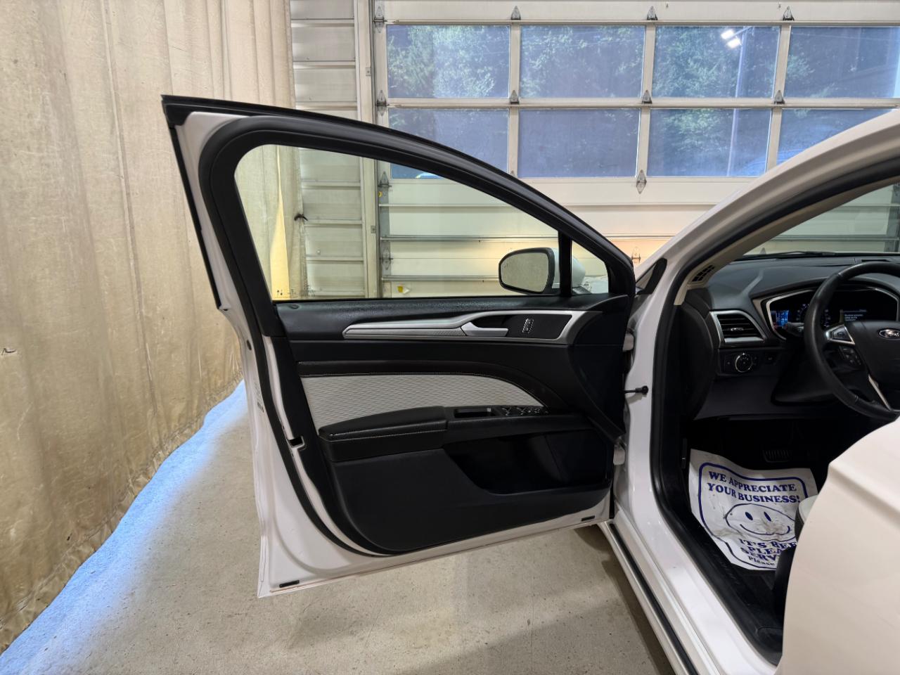 Ford Fusion SE FWD 2020
