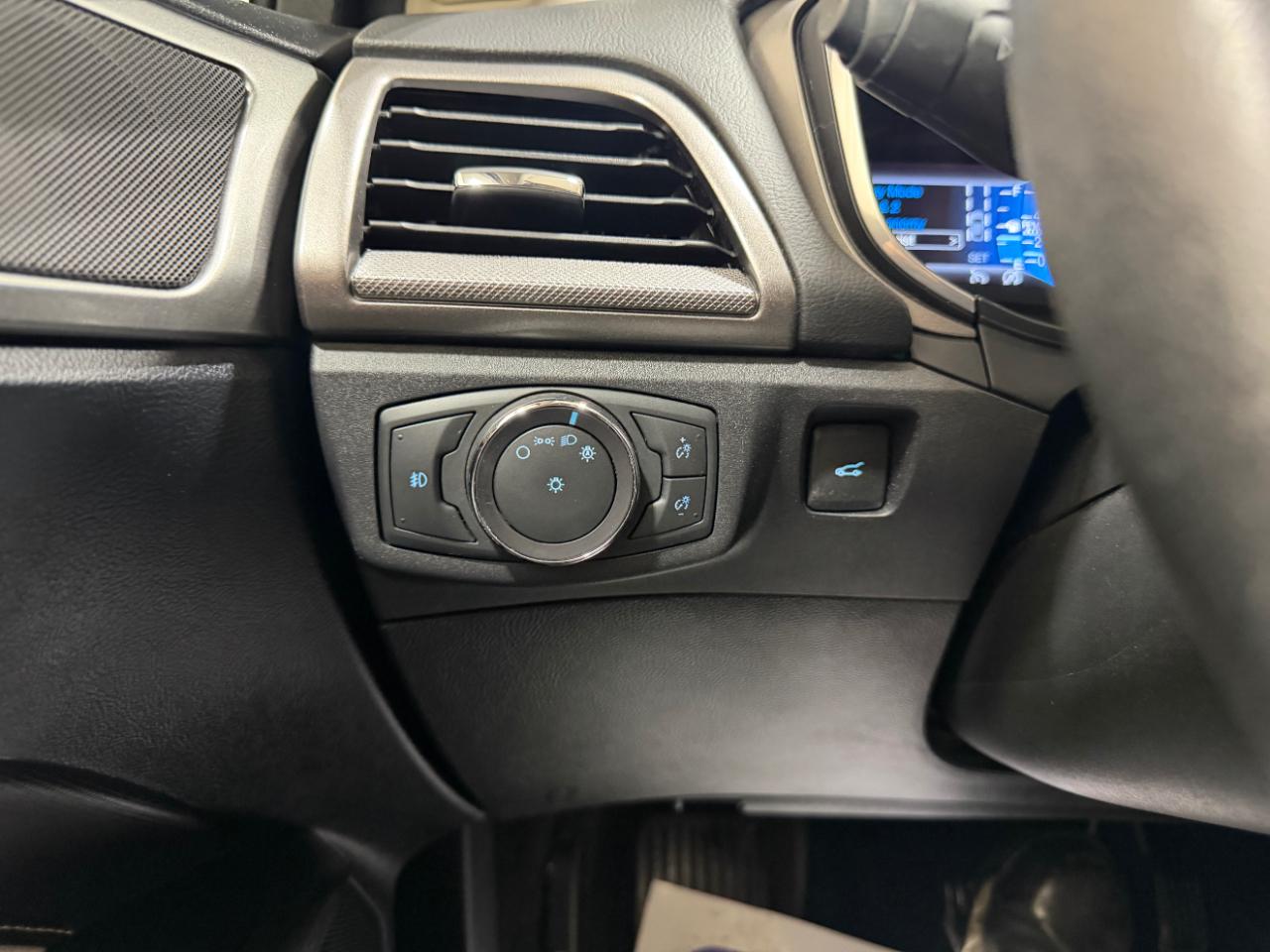 Ford Fusion SE FWD 2020