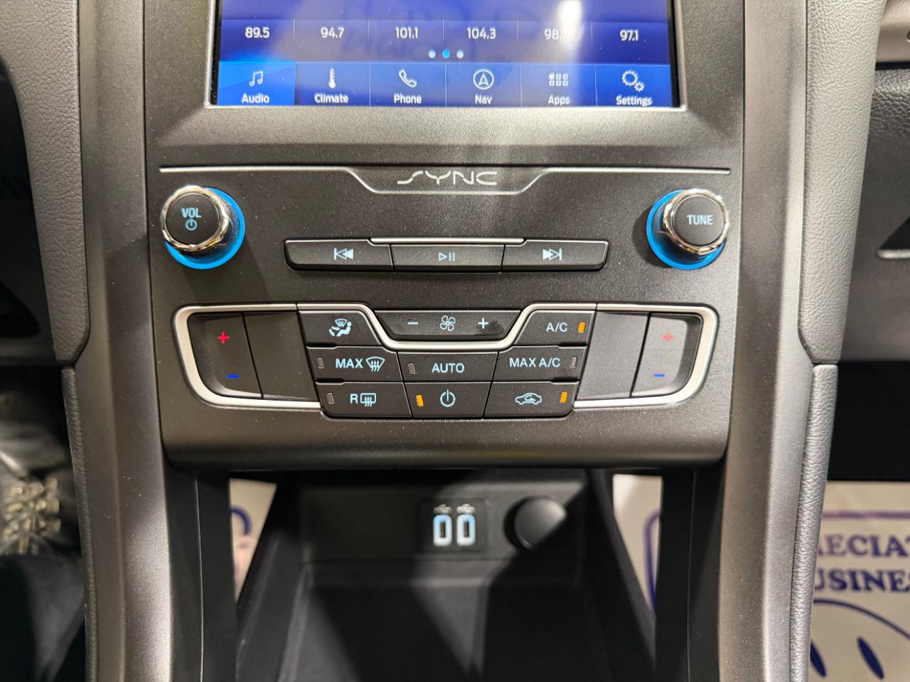 Ford Fusion SE FWD 2020