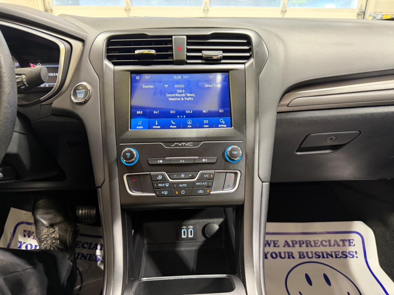 Ford Fusion SE FWD 2020