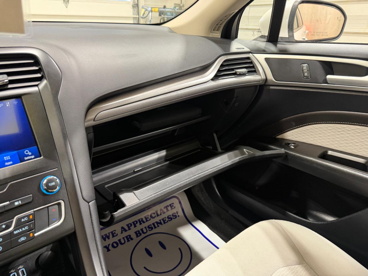 Ford Fusion SE FWD 2020