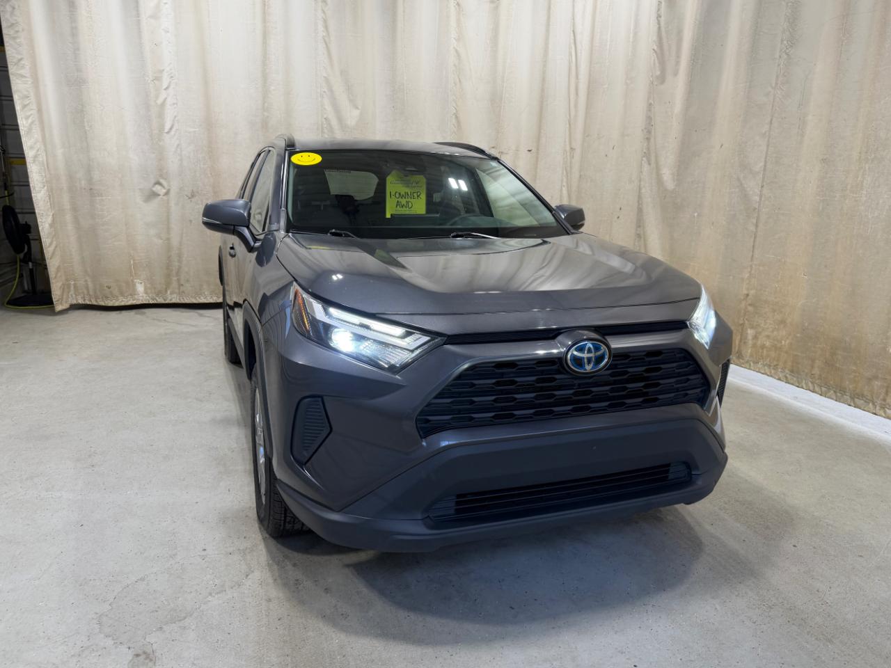 Toyota RAV4 Hybrid XLE AWD (Natl) 2024