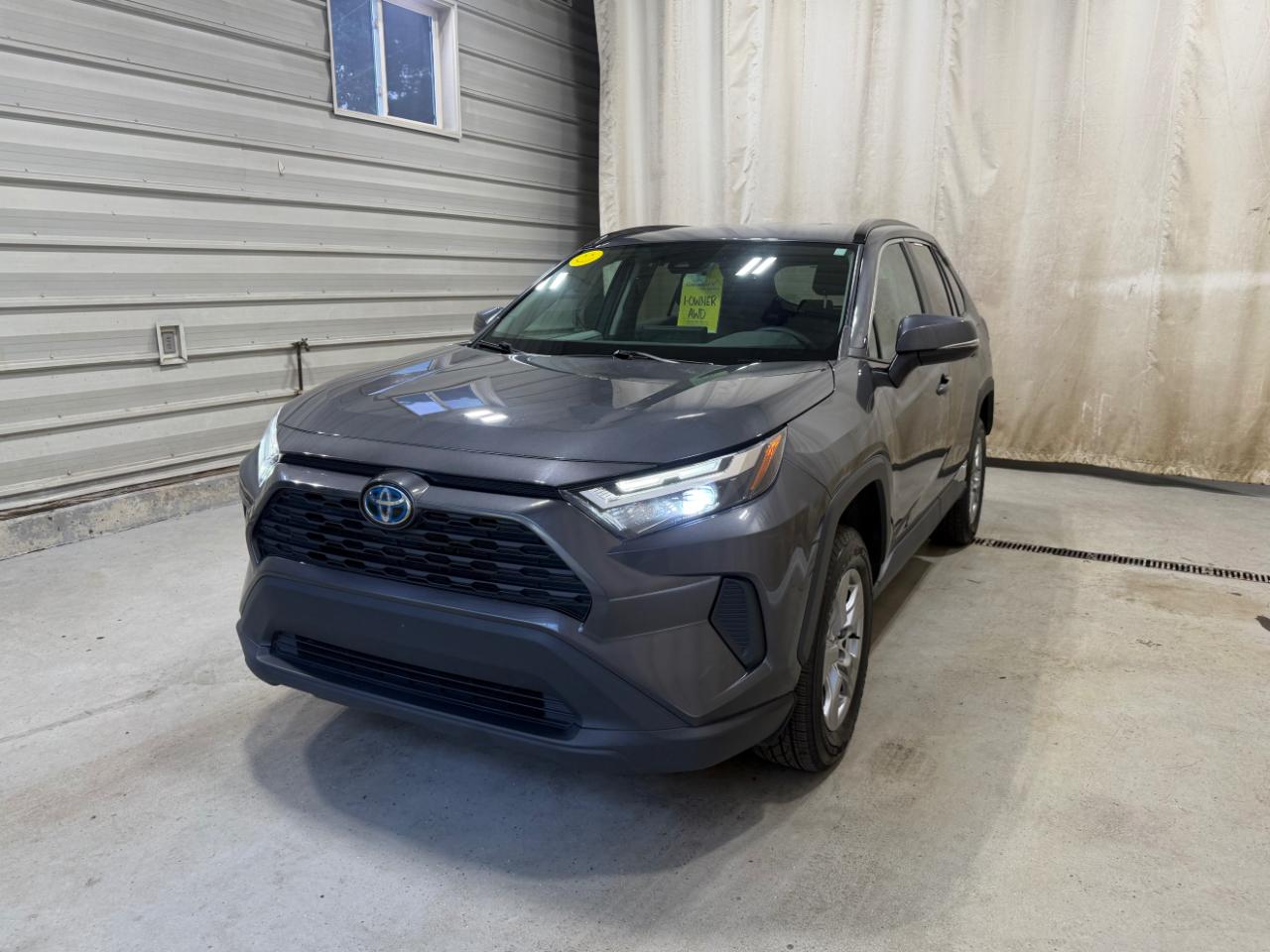 Toyota RAV4 Hybrid XLE AWD (Natl) 2024