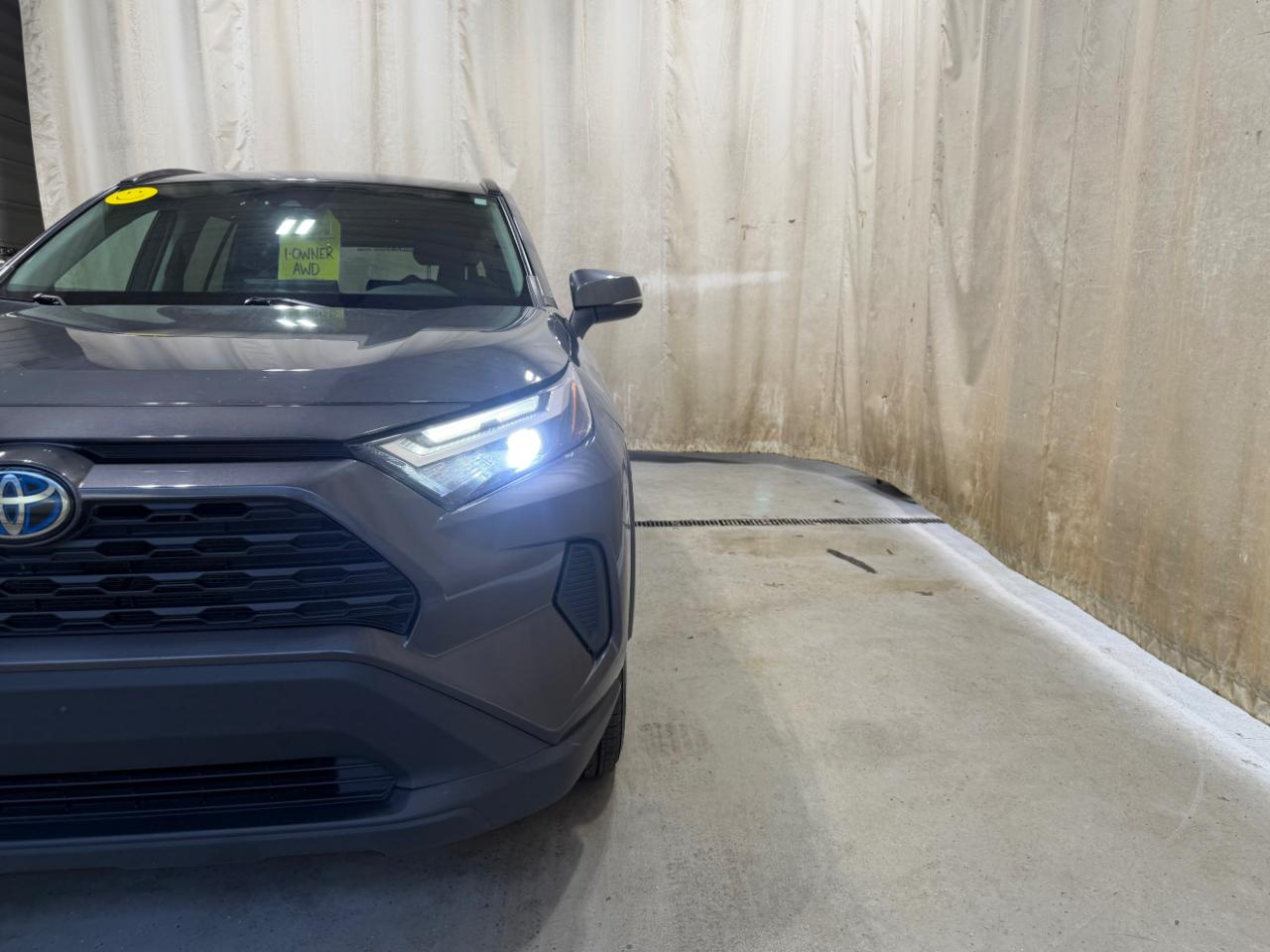 Toyota RAV4 Hybrid XLE AWD (Natl) 2024