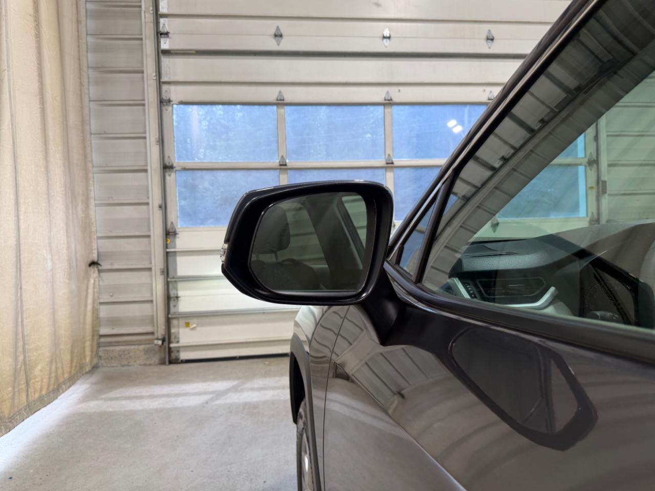 Toyota RAV4 Hybrid XLE AWD (Natl) 2024