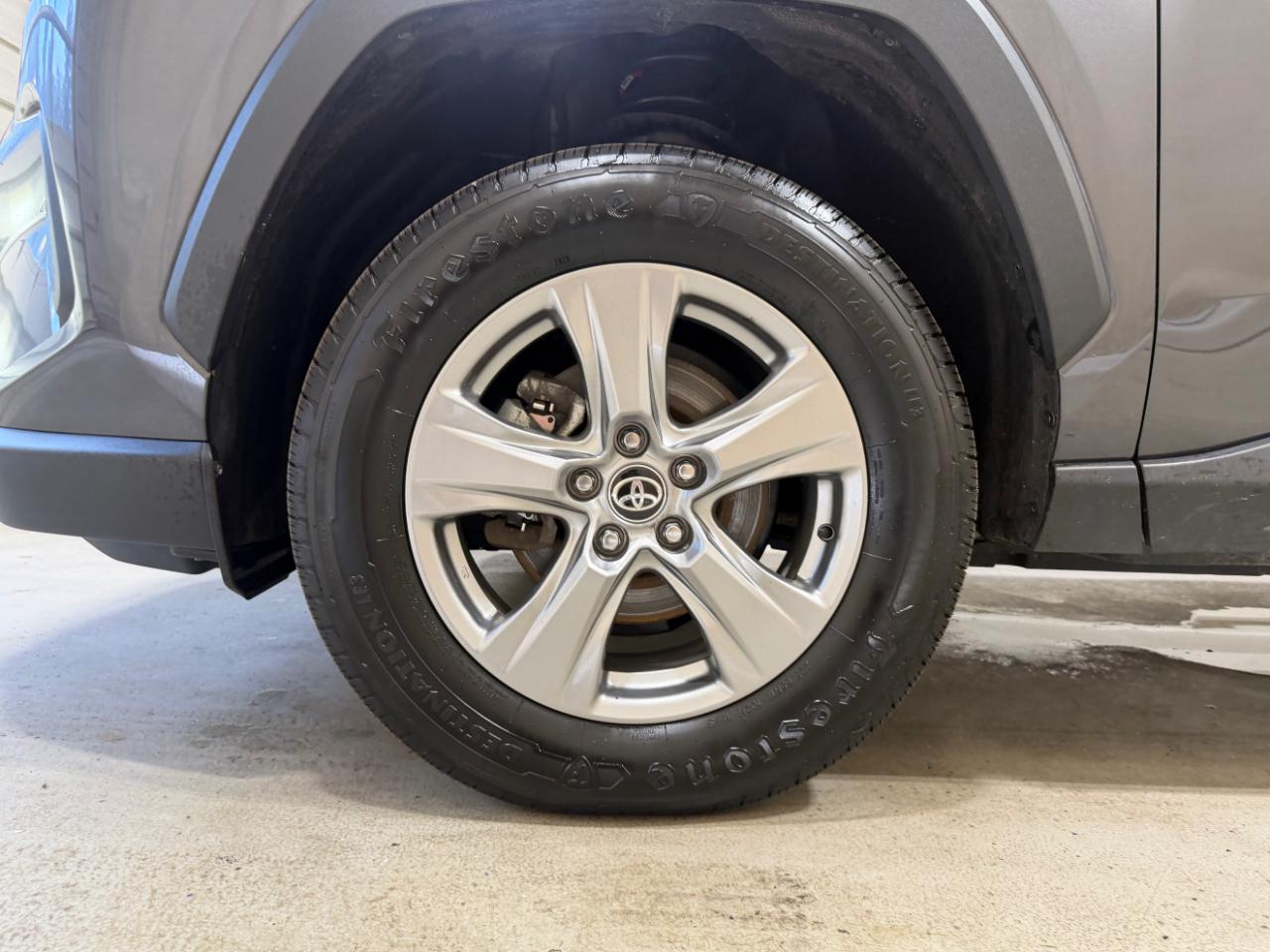 Toyota RAV4 Hybrid XLE AWD (Natl) 2024