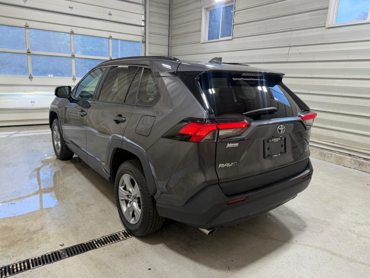 Toyota RAV4 Hybrid XLE AWD (Natl) 2024