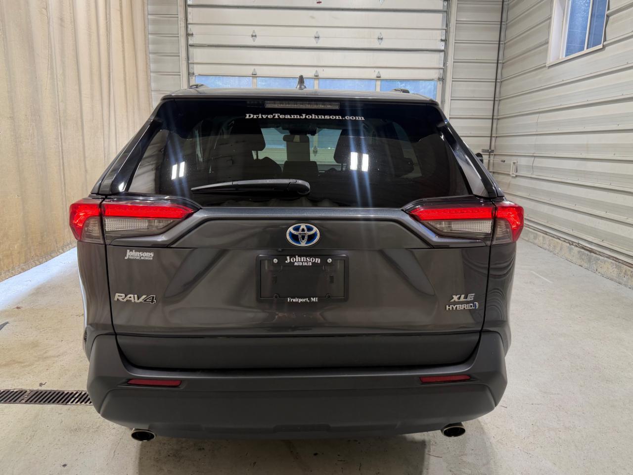 Toyota RAV4 Hybrid XLE AWD (Natl) 2024