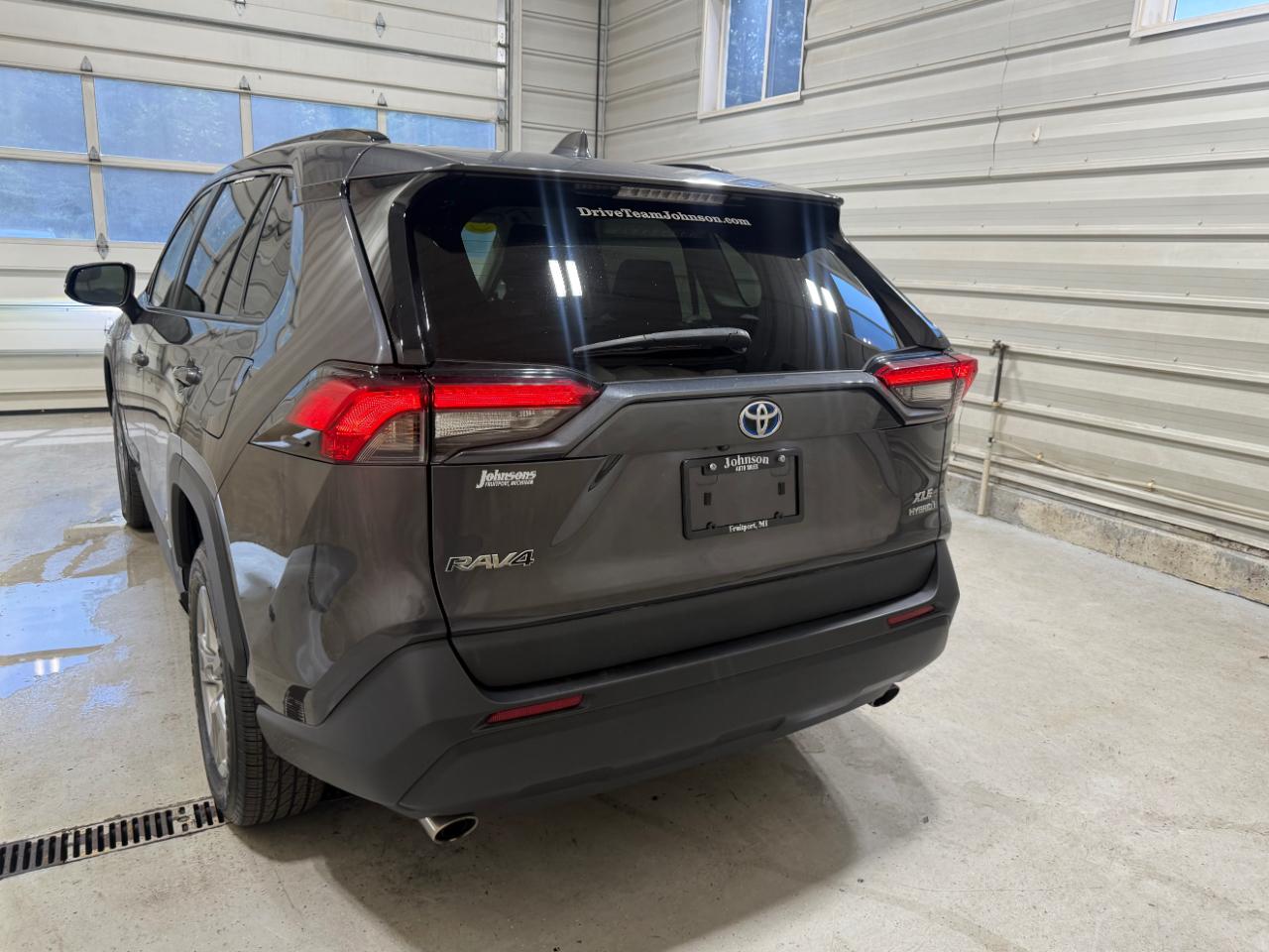 Toyota RAV4 Hybrid XLE AWD (Natl) 2024