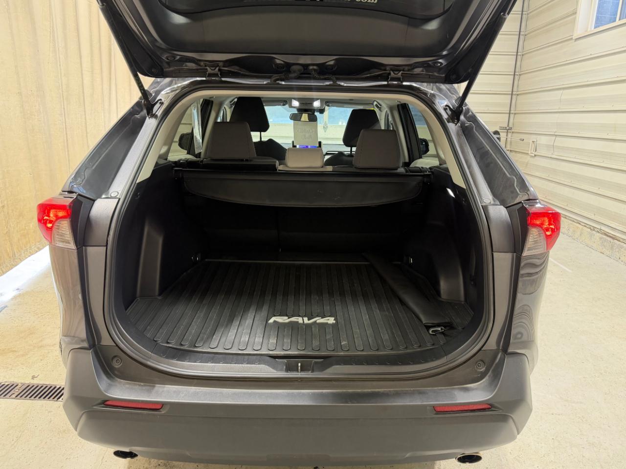 Toyota RAV4 Hybrid XLE AWD (Natl) 2024