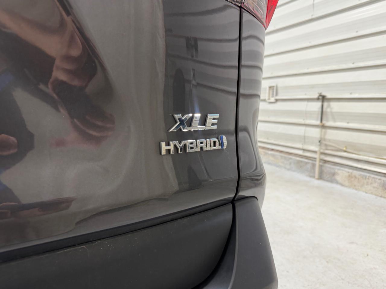 Toyota RAV4 Hybrid XLE AWD (Natl) 2024