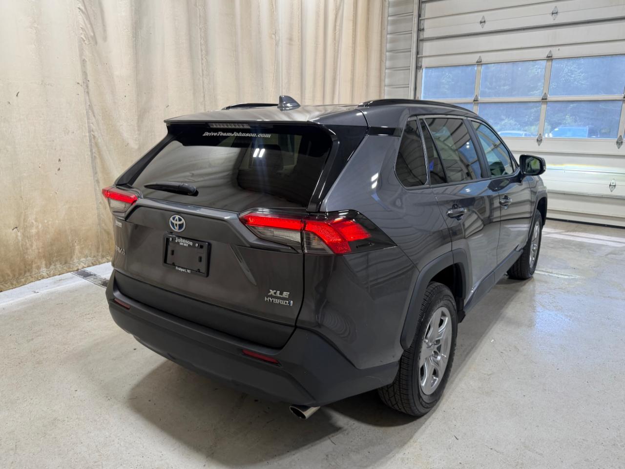 Toyota RAV4 Hybrid XLE AWD (Natl) 2024