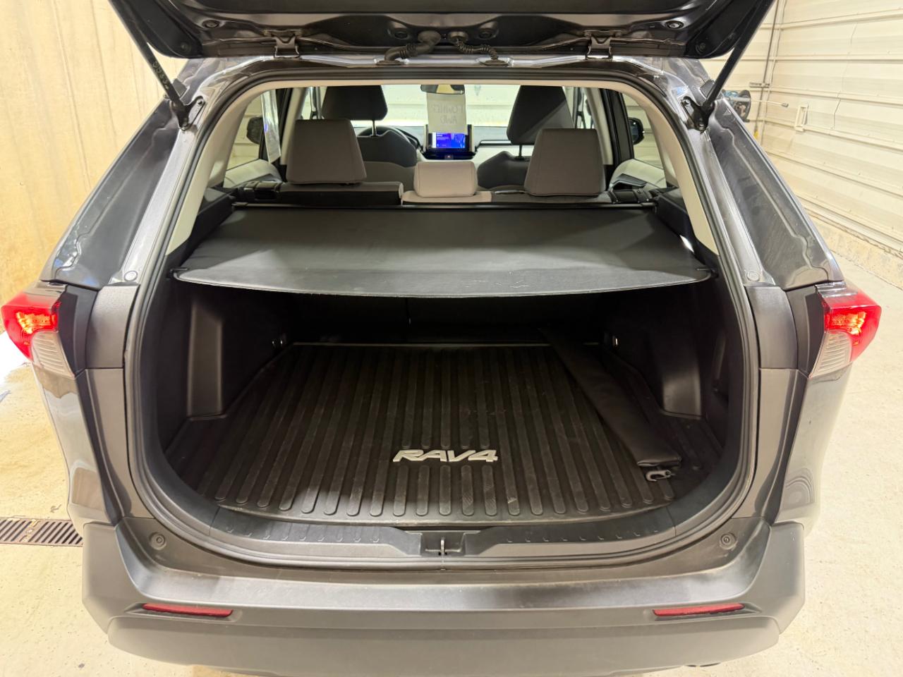 Toyota RAV4 Hybrid XLE AWD (Natl) 2024