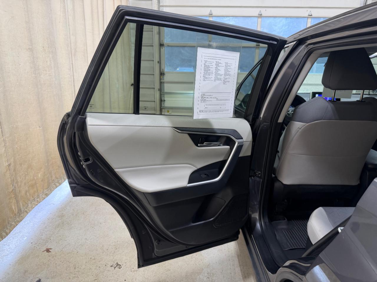 Toyota RAV4 Hybrid XLE AWD (Natl) 2024
