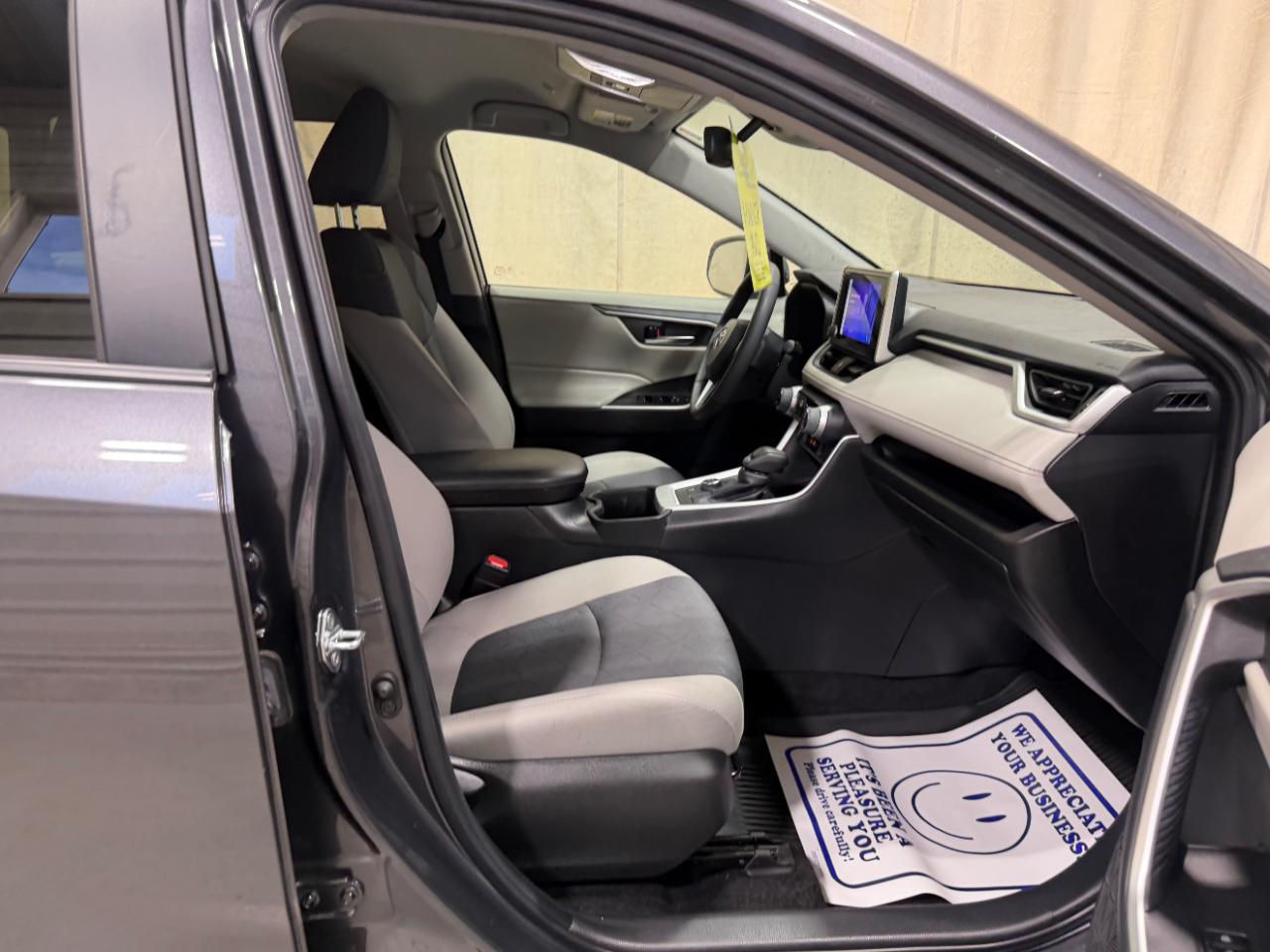 Toyota RAV4 Hybrid XLE AWD (Natl) 2024