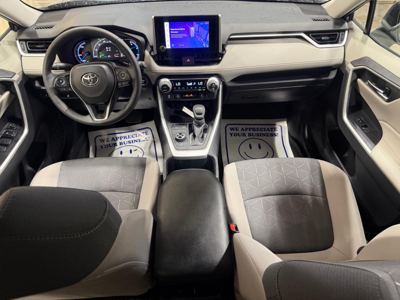 Toyota RAV4 Hybrid XLE AWD (Natl) 2024