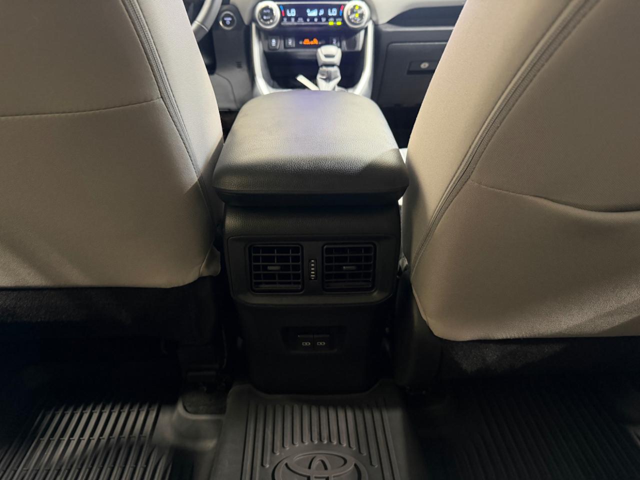 Toyota RAV4 Hybrid XLE AWD (Natl) 2024