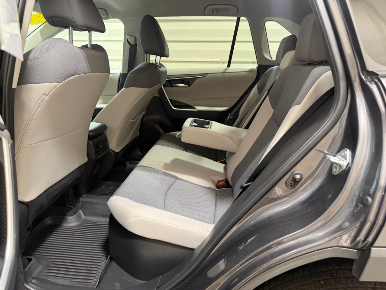 Toyota RAV4 Hybrid XLE AWD (Natl) 2024