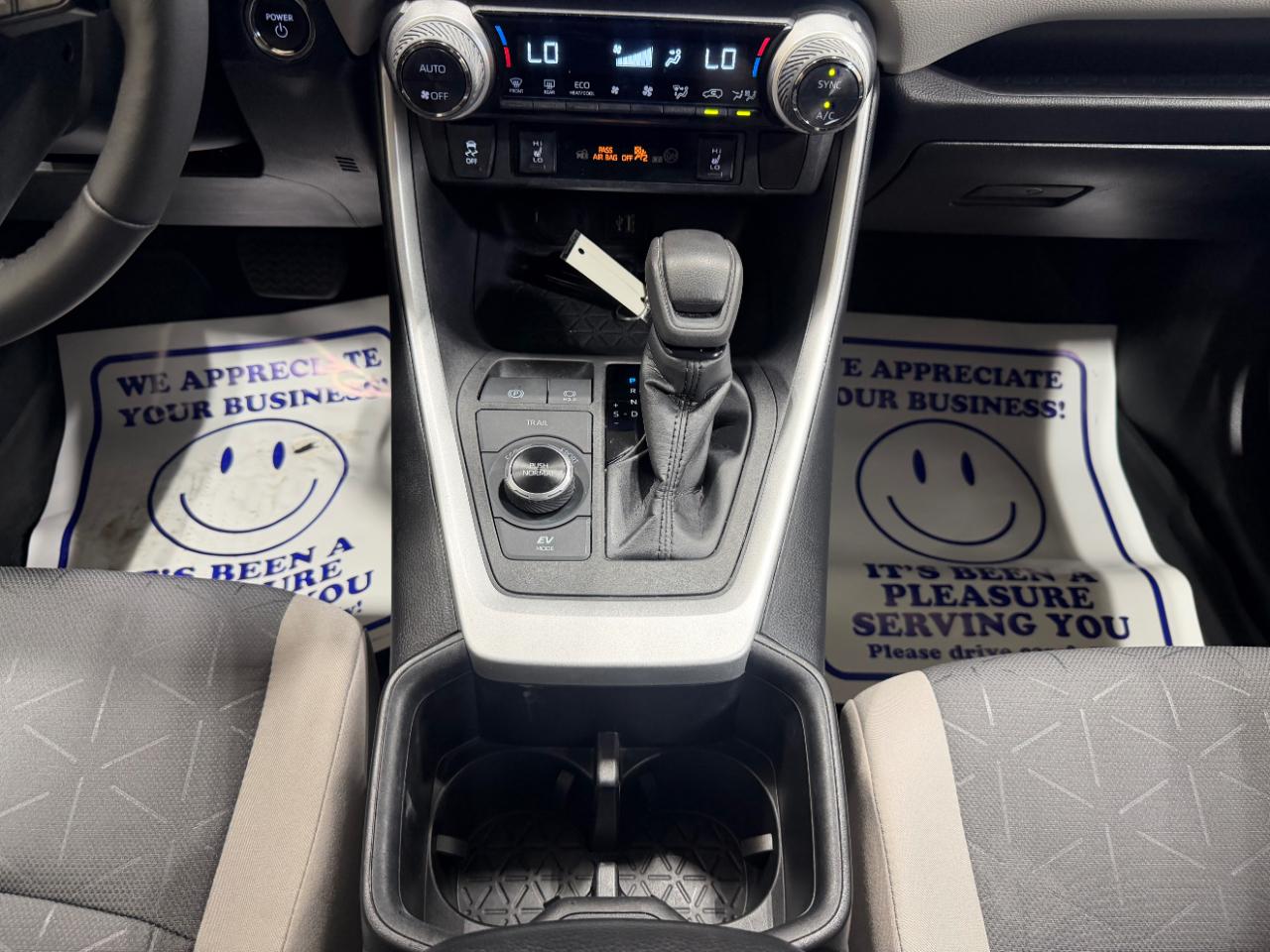 Toyota RAV4 Hybrid XLE AWD (Natl) 2024
