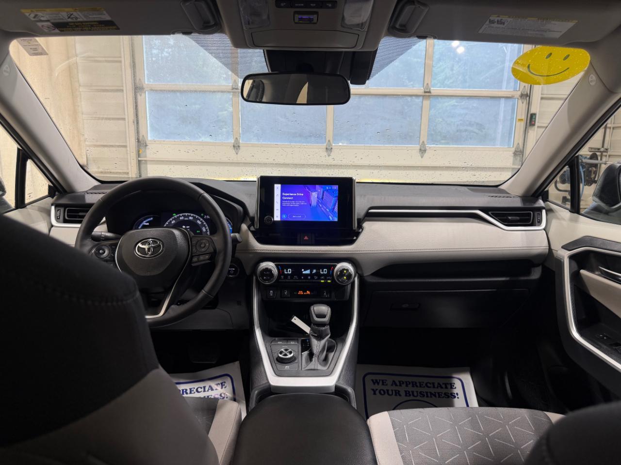 Toyota RAV4 Hybrid XLE AWD (Natl) 2024