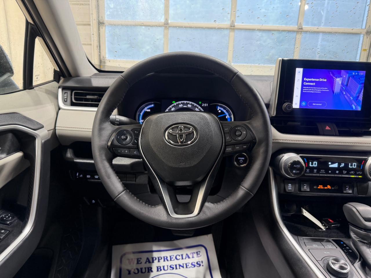 Toyota RAV4 Hybrid XLE AWD (Natl) 2024