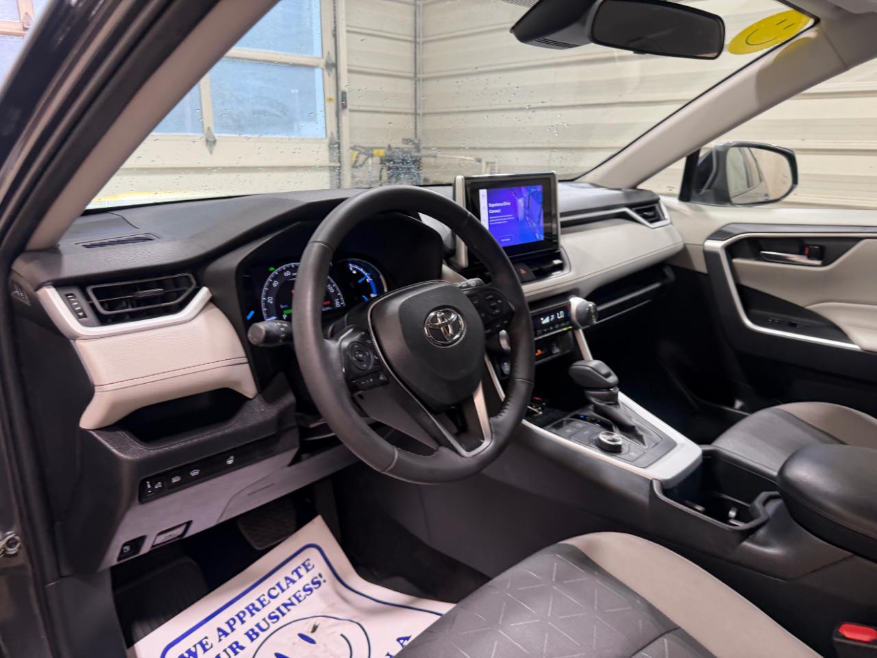 Toyota RAV4 Hybrid XLE AWD (Natl) 2024