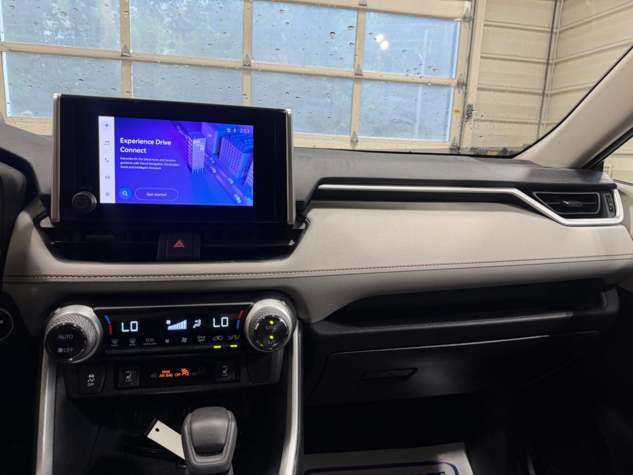 Toyota RAV4 Hybrid XLE AWD (Natl) 2024